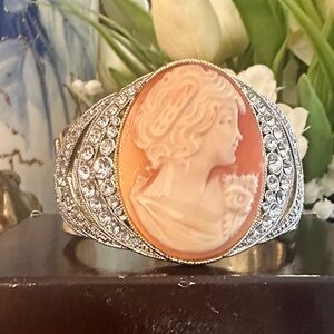 Vintage cameo bracelet by Amedeo